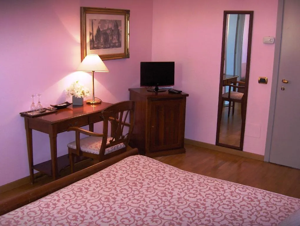 Hotel Terrazza Belvedere Vaprio d'Adda 4*,